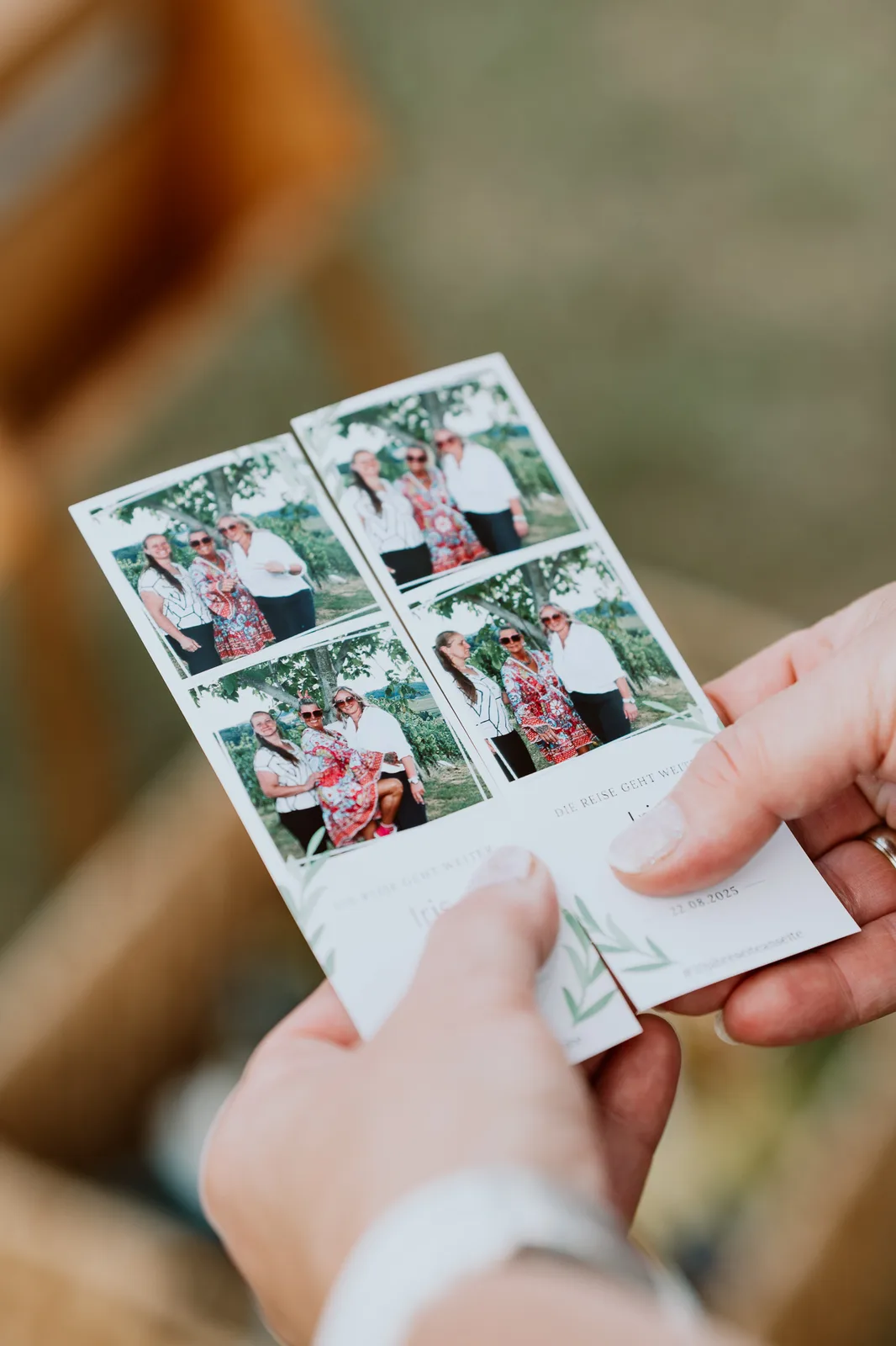 Personalisierter Fotostreifen in der Hand — Sofortdruck mit individuellem Design